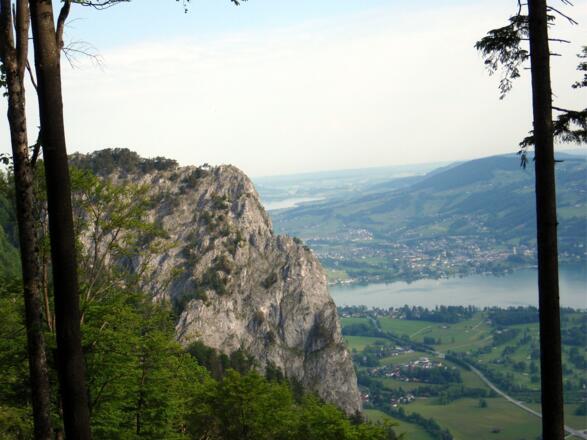 Blick zum Klettersteig mit Ostgipfel 1060 m