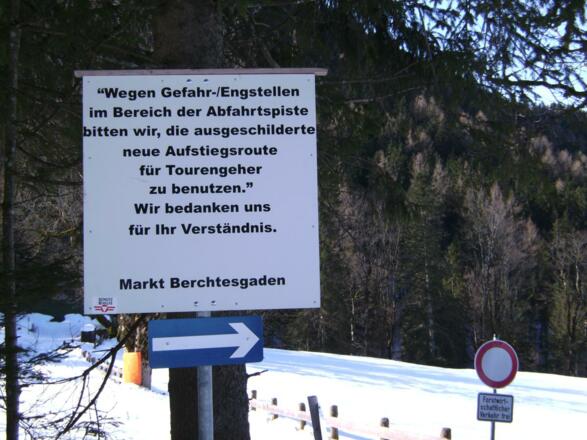 Bitte die Hinweise für Tourengeher beachten, hier beim Anstieg von Oberau auf ca. 1000 m