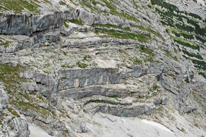 Typisch horizontale Felsschichtungen an der NO-Seite des Warschenecks