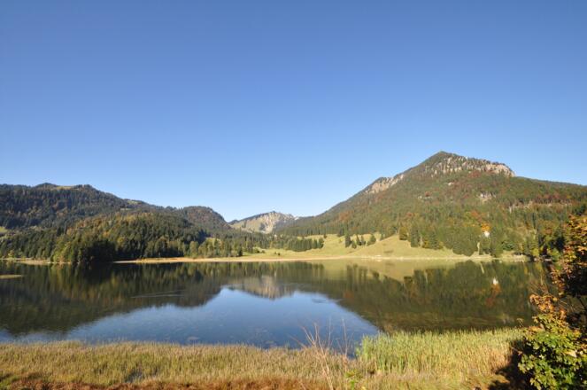 Der Spitzingsee - an diesem hübschen Fleckchen Erde führt die Drei-Seen-Tour am 3. Tag vorbei..