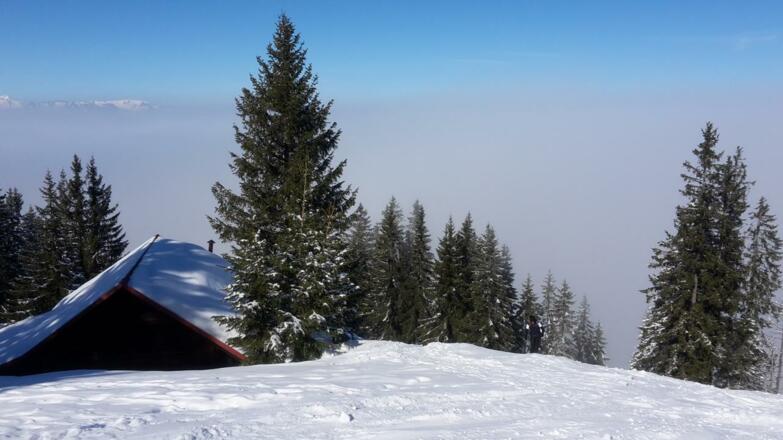 Verschneite Hütte am Sonnenkopf