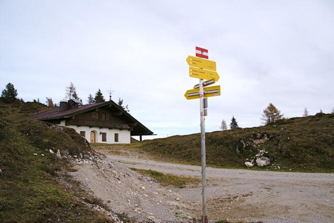 Beginn des Wirtschaftsweges zum Gasthof Steinplatte