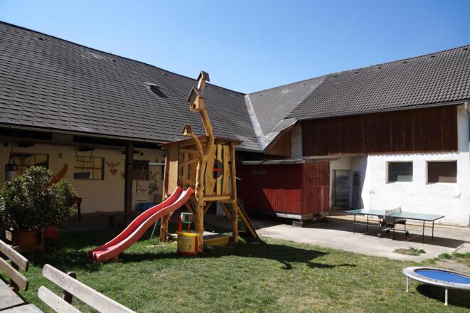Innenhof mit Spielplatz