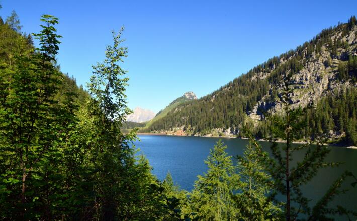 Blick über den Dießbach-Stausee zur Kallbrunnalm