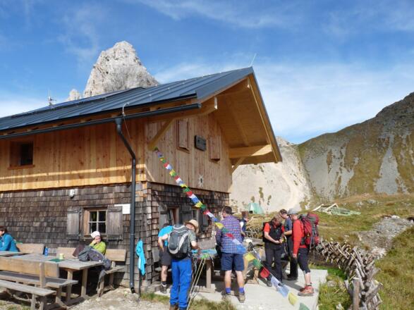 Die kleine und gemütliche Standschützenhütte ist erreicht.