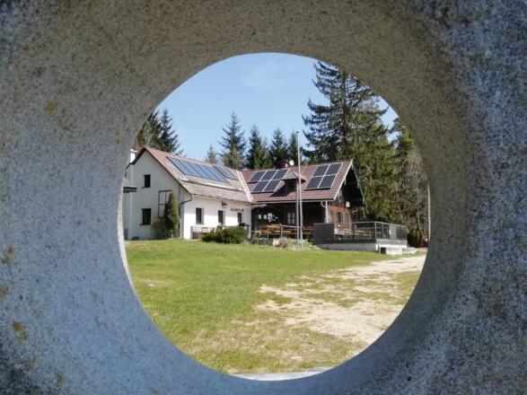 Braunberghütte aufgenommen durch das Kunstwerk 20 Jahre Sektionszeitschrift Wackelstein