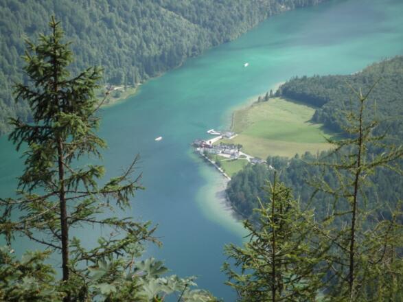 Der Abstecher lohnt sich: Von der Archenkanzel hat man einen schönen Blick hinunter auf den Königsee