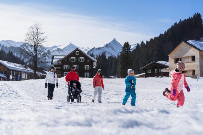 Winterwandern Familie _ Chris Gollhofer (c) Chris