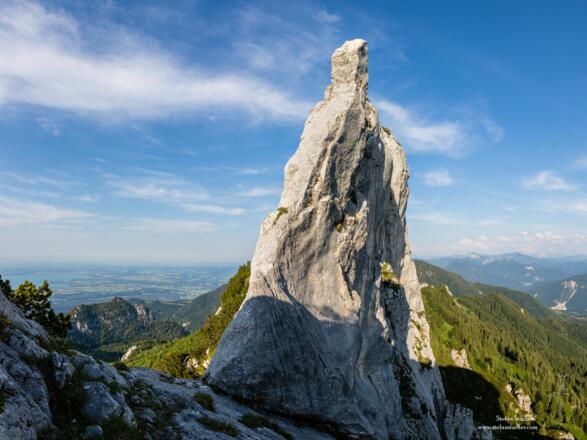 Der Gmelchturm präsentiert sich im schönsten Licht.