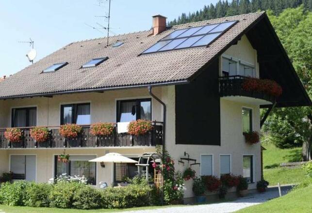 Aussenansicht im Sommer