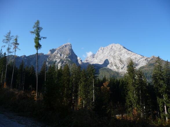 Watzmannblick bei der Auffahrt. Links der Bildmitte der Kleine Watzmann