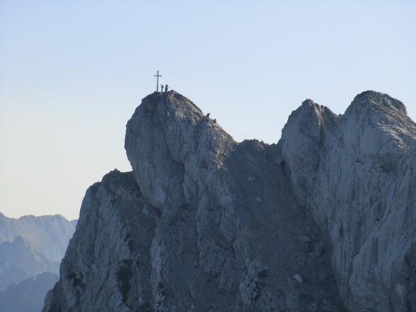 Der drahtseilversicherte Aufstieg zur Westlichen Karwendelspitze