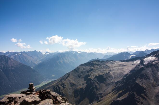 Blick ins Ötztal - Bis zum Zuckerhütl locker