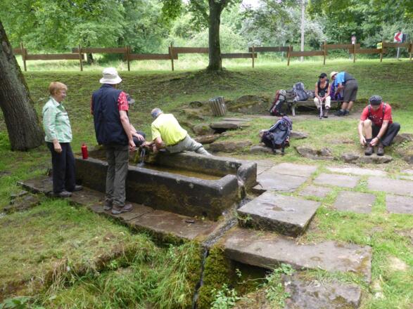 Frisches Quellwasser, was benötig der Wanderer mehr!