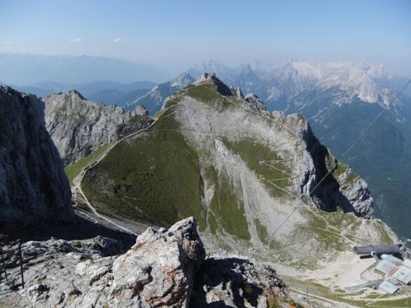 Blick von der Westlichen Karwendelspitze zur Nördlichen Linderspitze