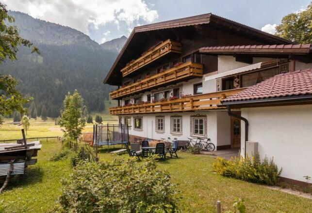 Aussenansicht im Sommer