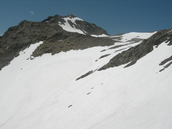 Die schneefelder vor dem Gipfelaufschwung.