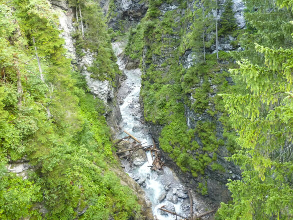 Die Klamm unter der Jochbachbrücke in Hinterhornbach