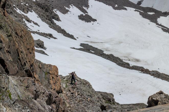 Die Steigspur hinunter auf den Firn vom Winnebacher Weißkogel.
