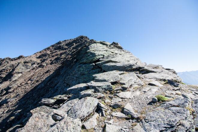 Auf dem Grat über Platten...