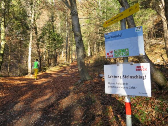 ... am Beginn des Schleifwandsteiges zur Neuen Magdeburger Hütte.