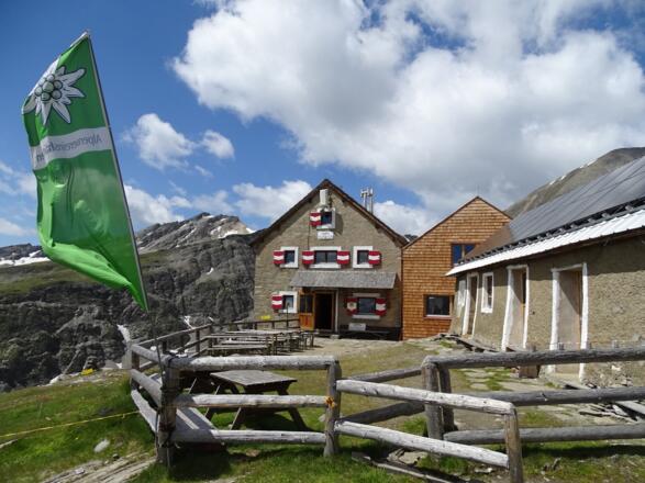 Salmhütte von Osten