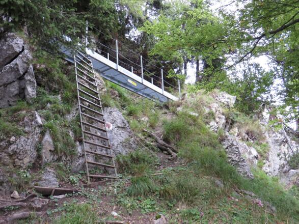 Bequeme Geländerbrücke am Ende des Steinernen-Jager-Abstiegs