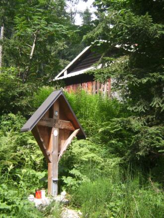 Wegkreuz an der Hubertushütte (Unterstandshütte)