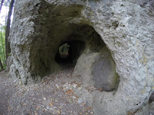 Durchgangshöhle in der Hungenberger Wand