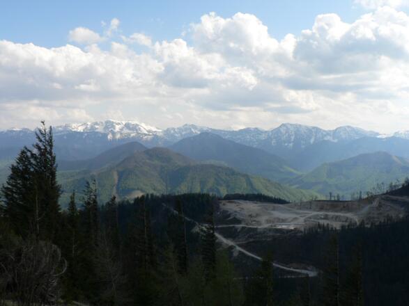 Blick zum Sengsengebirge - einziger Wehmutstropfen: das Wundmal durch den Bergbau am Gaisberg