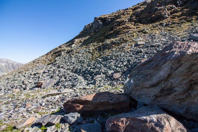 Nun den Pfadspuren hinauf...