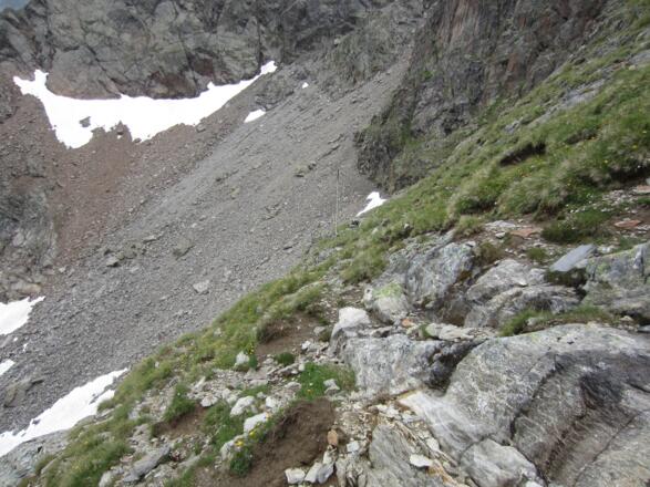 die Stange markiert die Abseilstelle