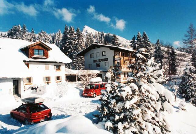 Altbau und Haupthaus von 2001