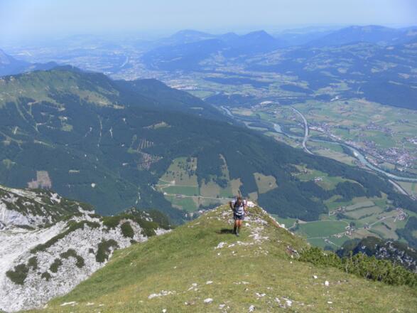 Grasrücken über dem Salzachtal