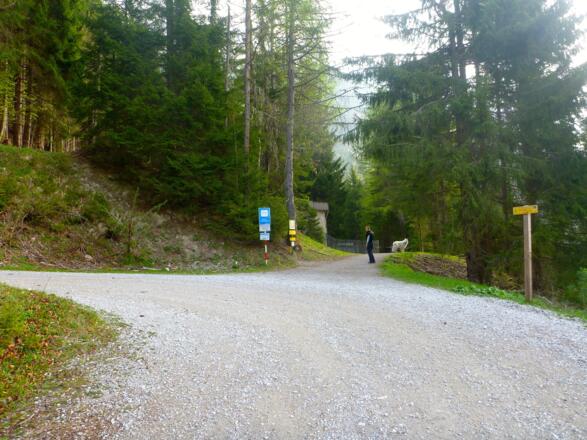 Abzweigung zum Wasserschloss