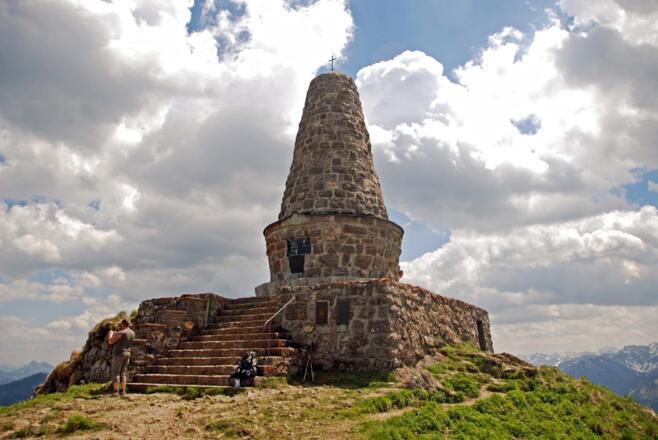 Das Jägerdenkmal auf dem Übelhorn