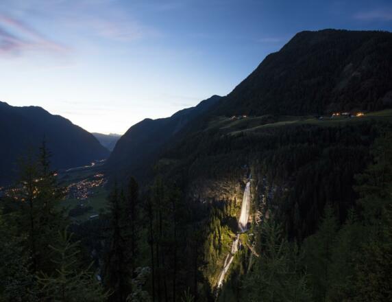 Stuibenfall bei Nacht
