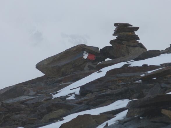Steinmänner und Markierungen