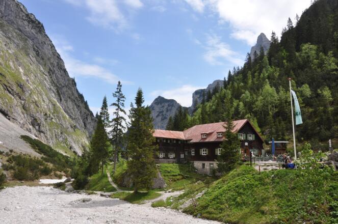 Das Ziel der Tour - die Höllentalangerhütte