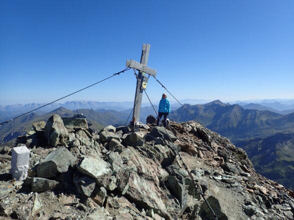 Windschiefes Gipfelkreuz am Brennkogel