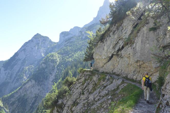 Der Weg vom Hupfleitenjoch ins Höllental - Gut gesichert, aber Schwindelfreiheit und Trittsicherheit sind zu empfehlen!