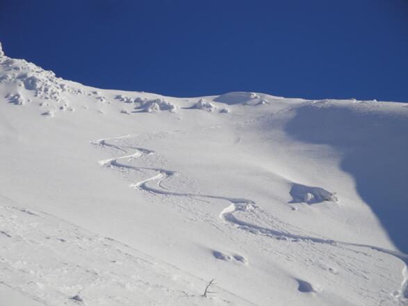 Um diesen Hang vom Schidepot einzufahren bedarf es stabile Verhältnisse!
