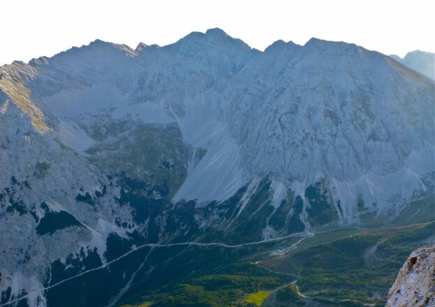 Blick auf den letzten harten Anstieg zur Pfeishütte