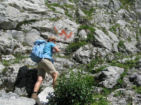 Am Einstieg in die Schrofenwand mit dem großen W(axenstein)!