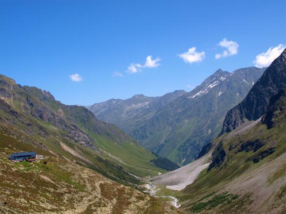 Abstieg: Westfalenhaus 2273 m im Blick.