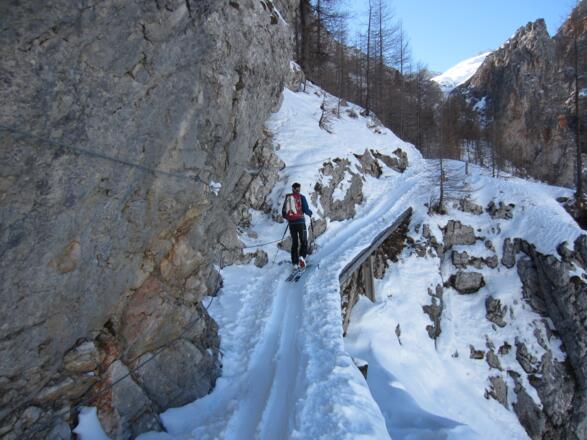 die Steilstelle zum Trischübel ist mit Stahlseilen versichert