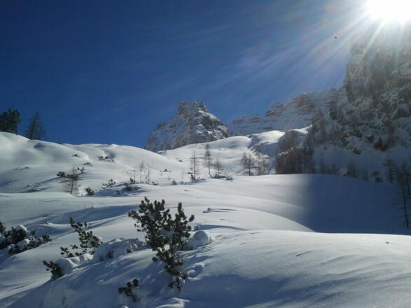 Über kupiertes Gelände weiter aufwärts.