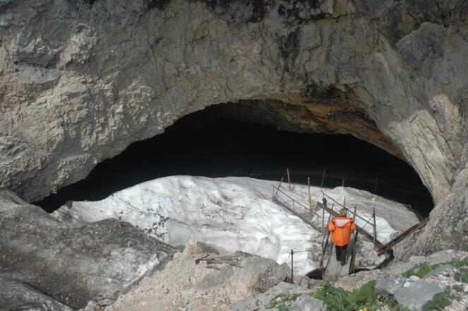 Eingang zur Schellenberger Eishöhle