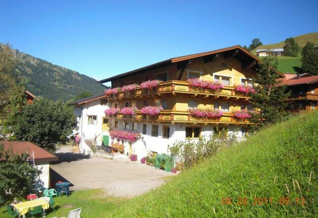 Aussenansicht im Sommer