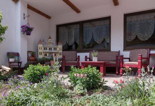 Aussenansicht im Sommer